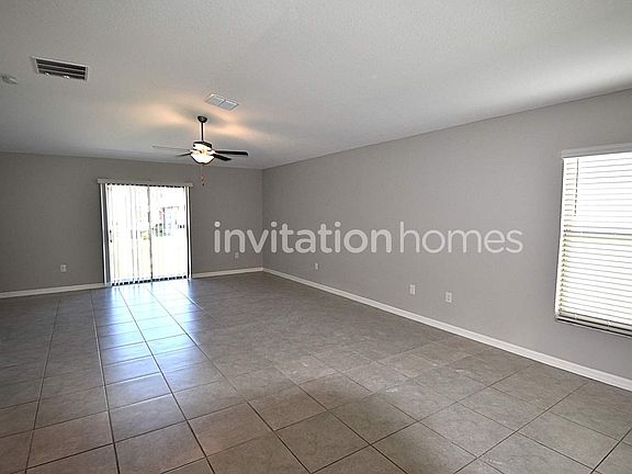 3rd image of 1529 Blue Rose Dr