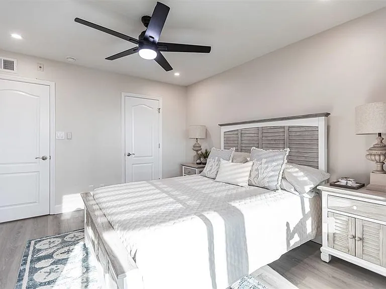 1125 W Peppertree Dr #402 — Photo 22