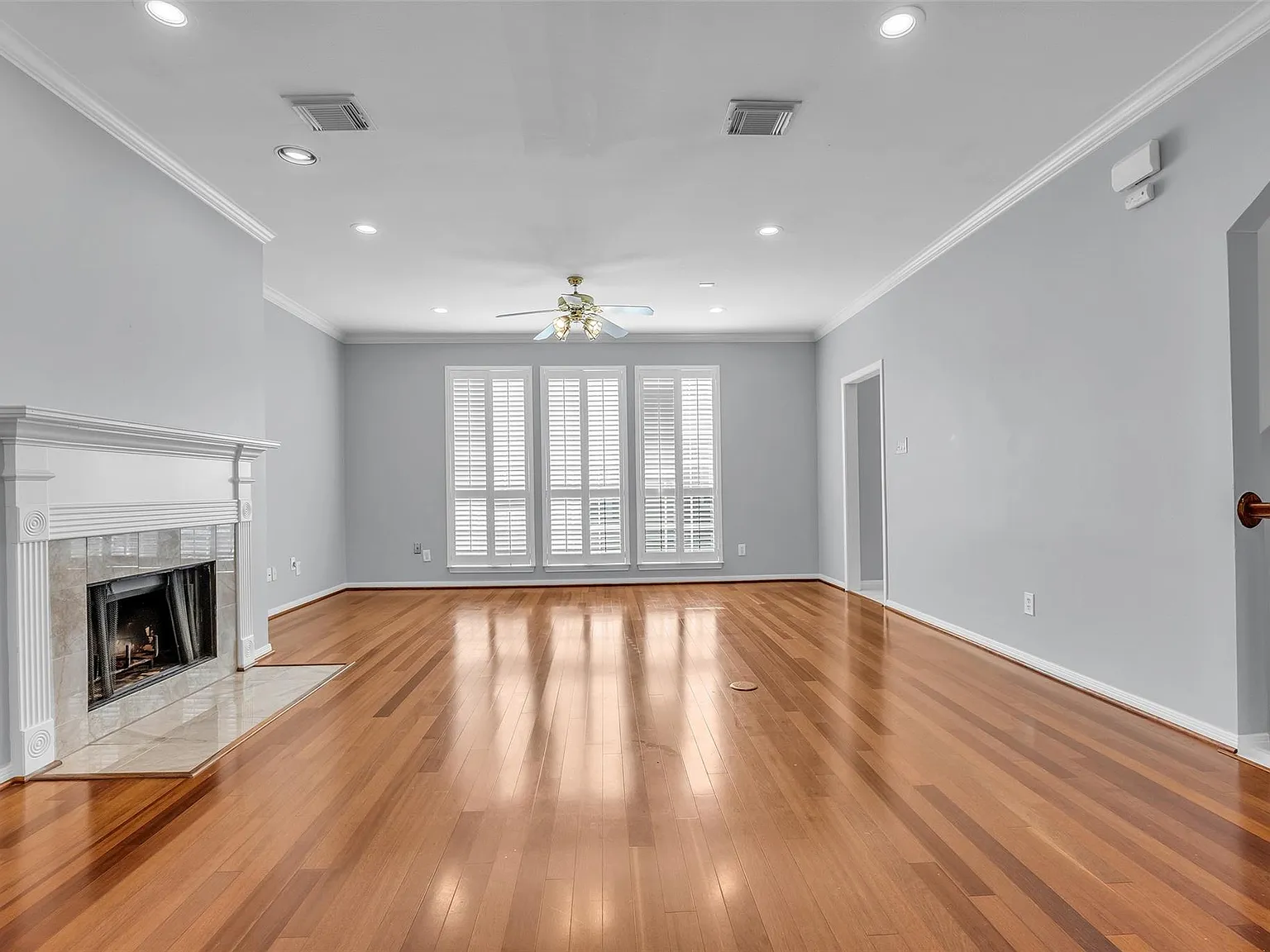 3 bed, 2.5 bath, 1908 sqft, $2,495 — Photo 1