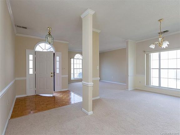 3rd image of 4601 Saxonbury Way