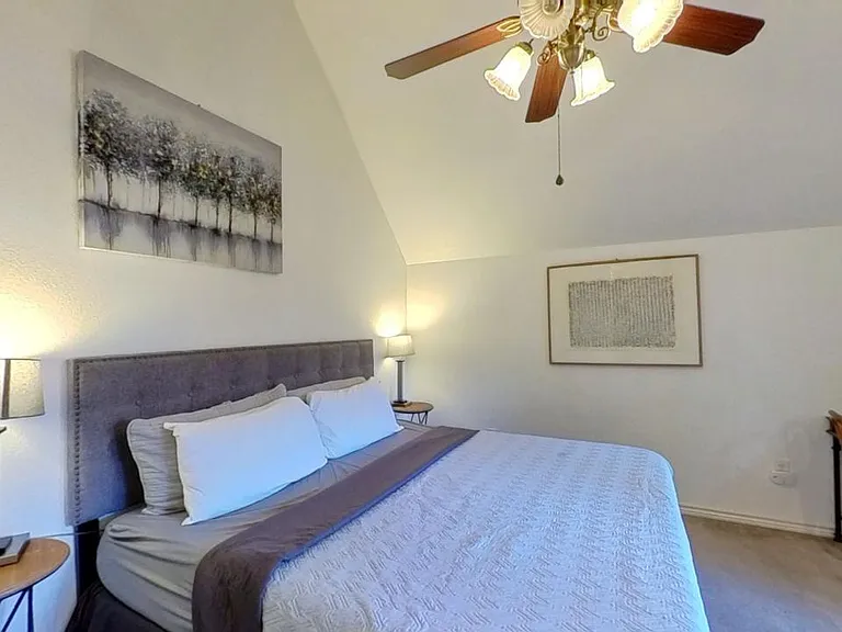 433 W San Antonio St #F — Photo 2