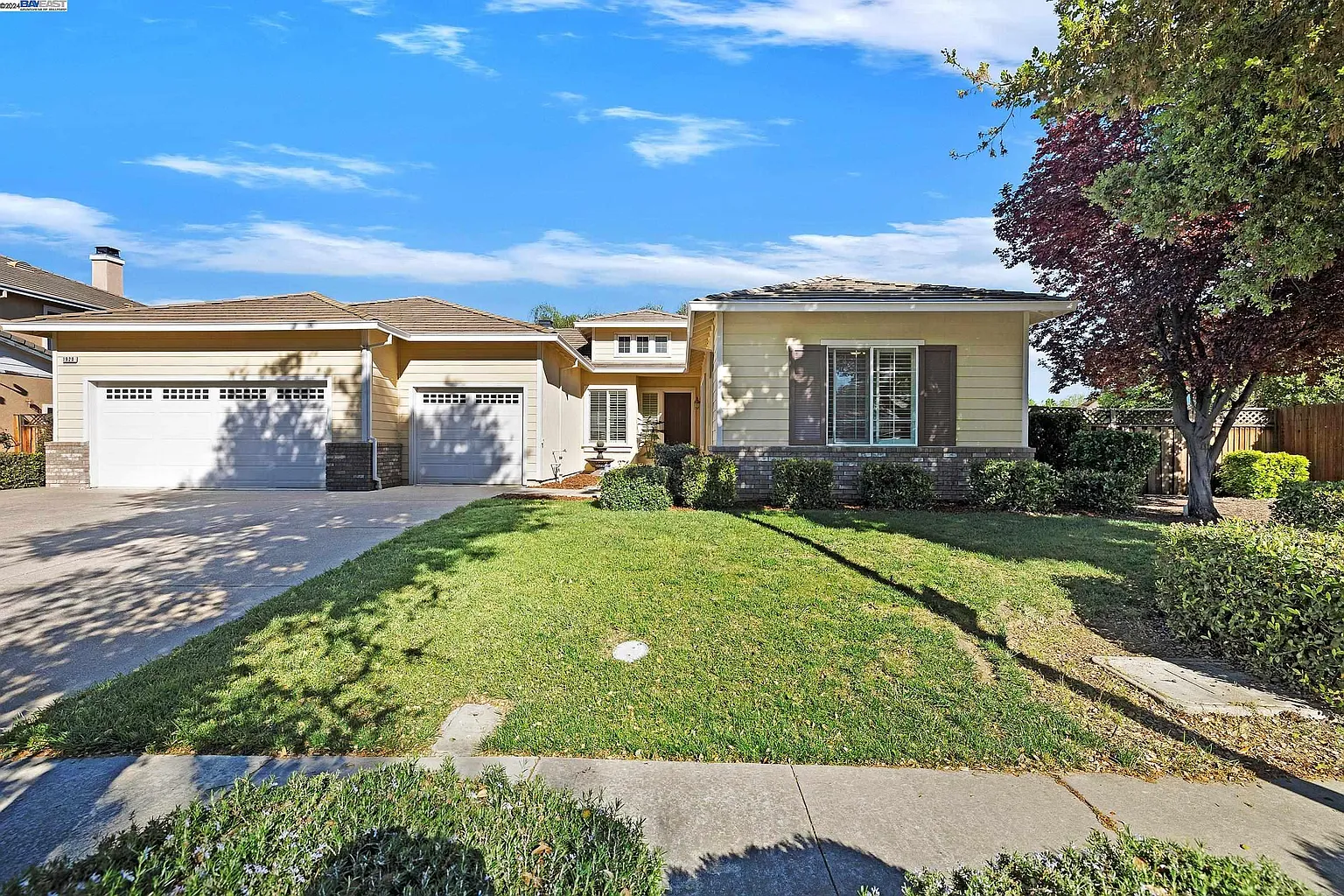 1920 Fairview Ave photo 1