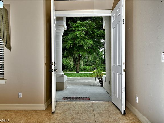 4th image of 642 Parkdale Blvd