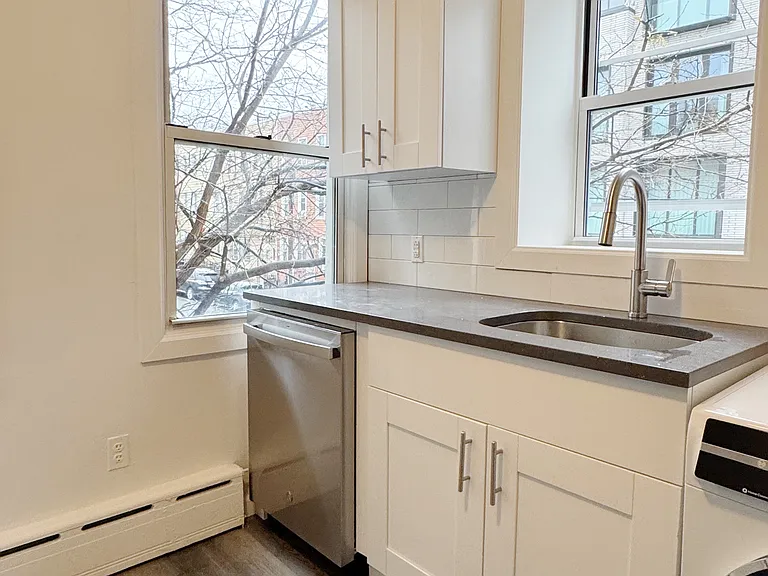 530 Driggs Ave #2L — Photo 3