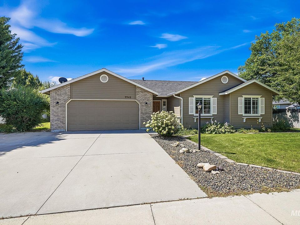 1st image of 7743 W Devonwood Dr