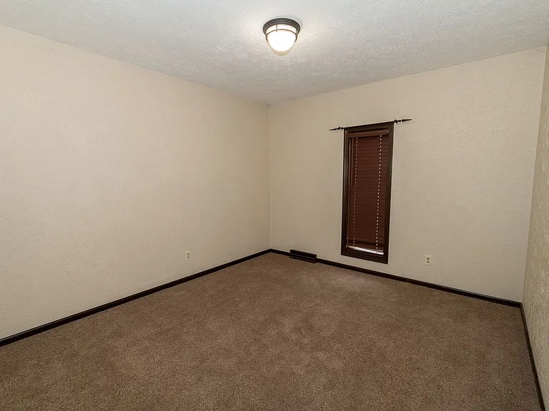 12144 Pennyroyal Ln — Photo 25