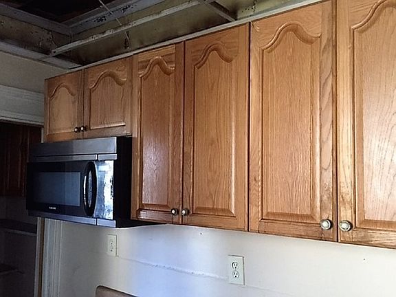 5th image of 258 1/2 Glenwood Ave