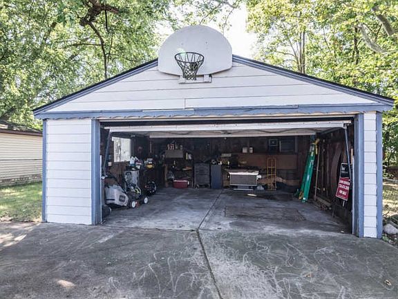 4th image of 9109 Beatrice St