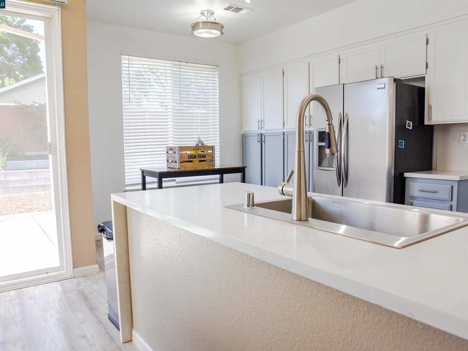 4 bed, 1960 sqft, $3,950 — Photo 4