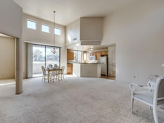 4th image of 170 E Crown Ct