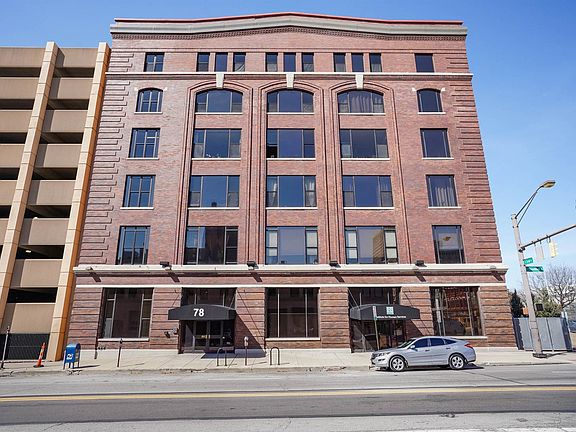 4th image of 78 E Chestnut St APT 606