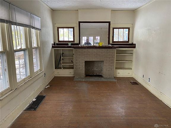 2nd image of 129 E Hudson Ave
