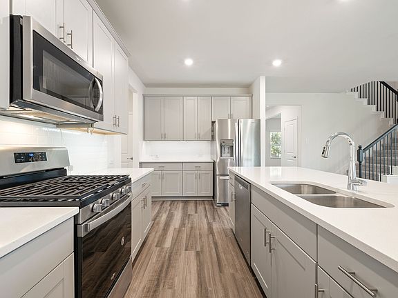4th image of 148 Lisa Ln