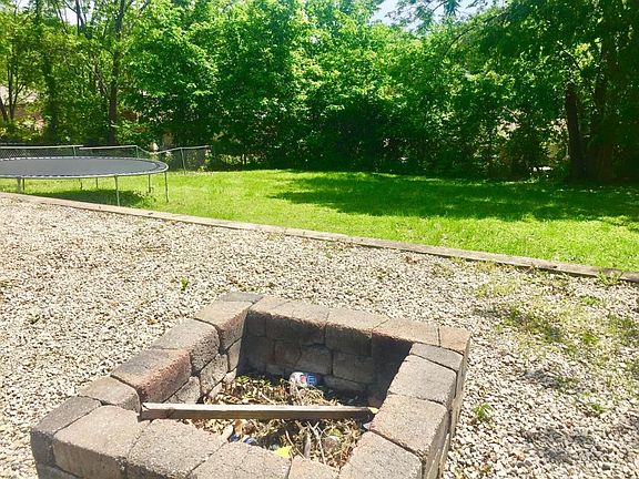 2nd image of 118 E Circle Dr