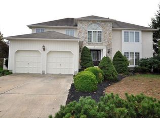 8 Patrick Henry Dr, Marlton, NJ 08053