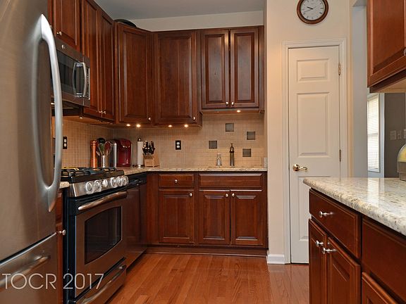4th image of 323 Wilshire Dr