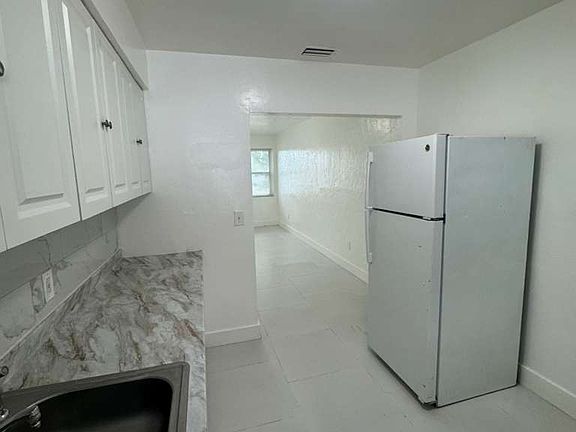 4th image of 9401 NW Little River Dr #29