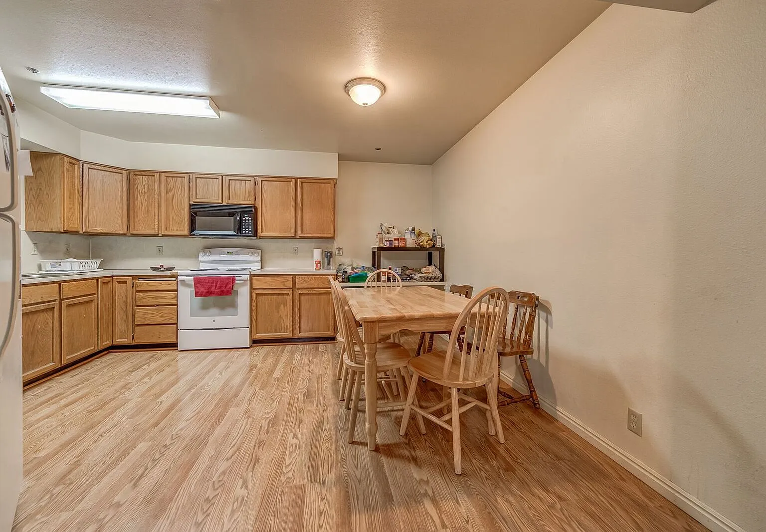 2 bed, 988 sqft, $449 — Photo 2