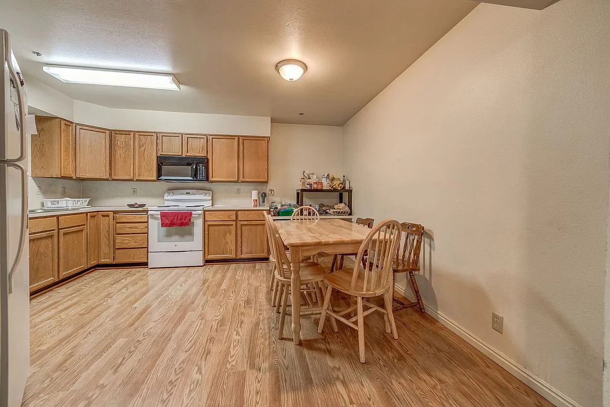 Building Photo - 267 E 500 N #67