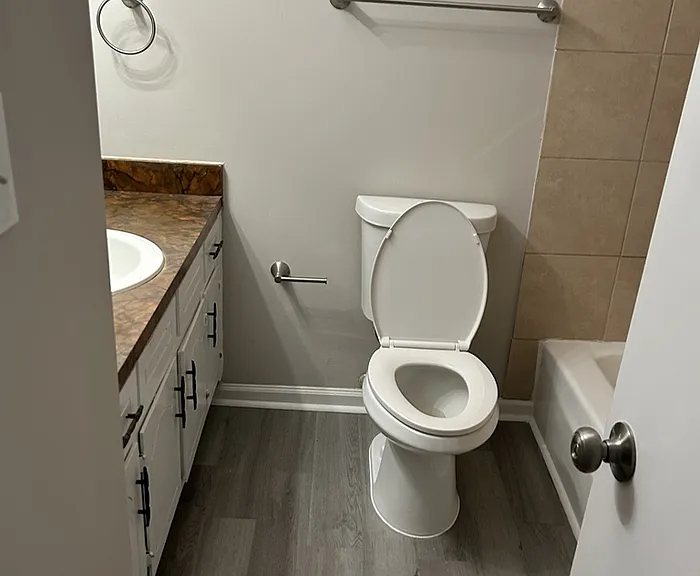 2330 Maryland Ct — Photo 8