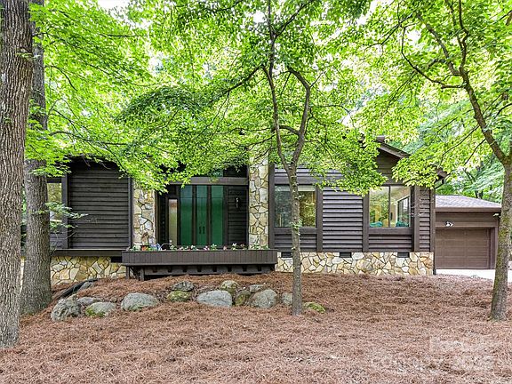 4th image of 6017 Lake Providence Ln