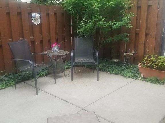 3rd image of 1201 Charlesgate Cir