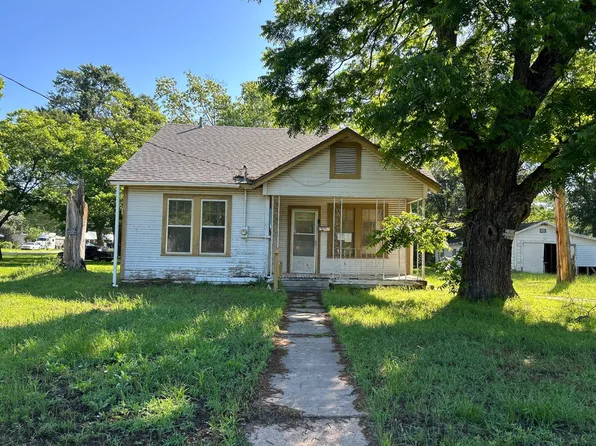 506 Fulton St, Hearne, TX 77859