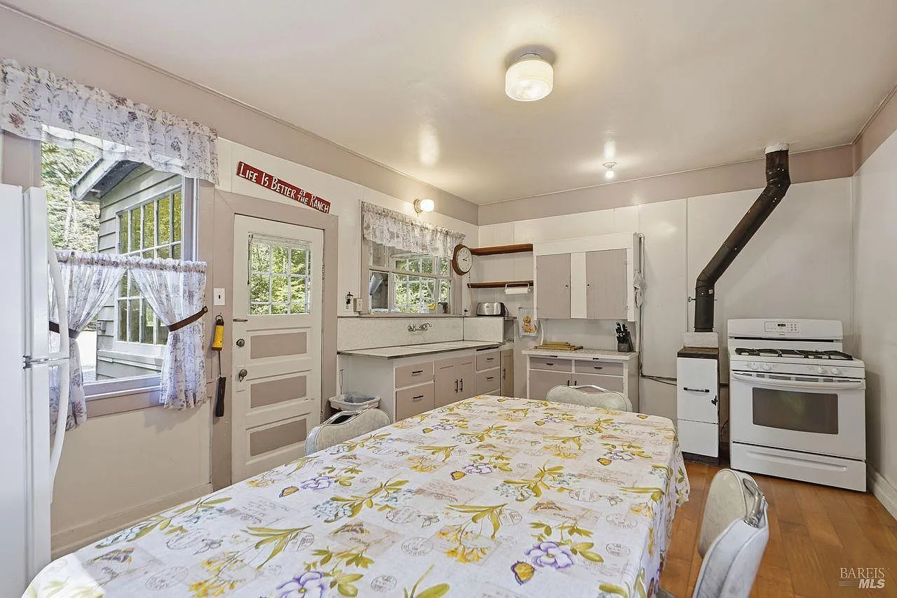 886 Montgomery Road - Photo 3