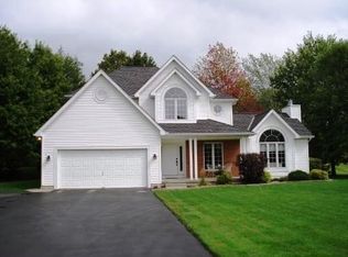 18 Victoria Hts, East Aurora, NY 14052
