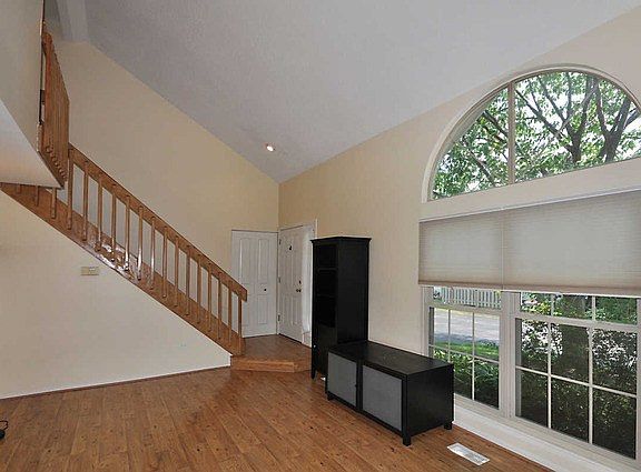 4th image of 1066 N Knollwood Dr