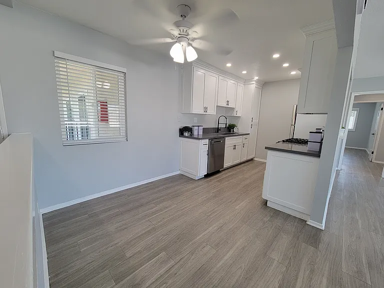 Marquis Apartments — Photo 35
