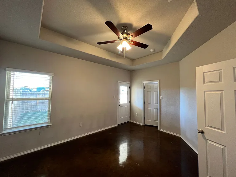 1102 Renee Way — Photo 14
