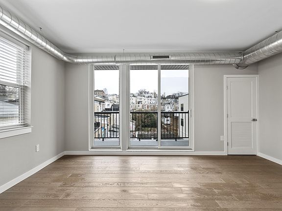 4th image of 4649 Umbria St #205