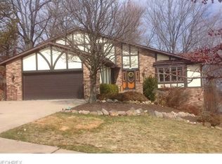 3365 Pasadena Dr, Seven Hills, OH 44131