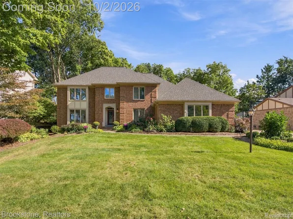 6400 Glyndebourne Dr, Troy, MI 48098