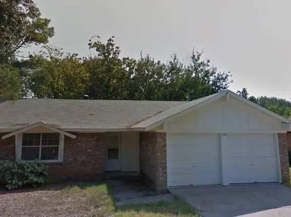 5410 Kings Manor Dr, Lake Dallas, TX 75065