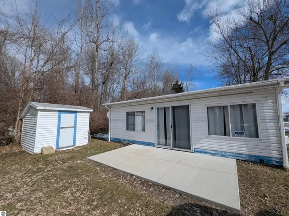 831 S Main St, Au Gres, MI 48703