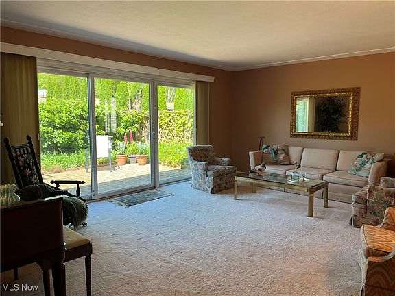 3rd image of 319 Robin Dr