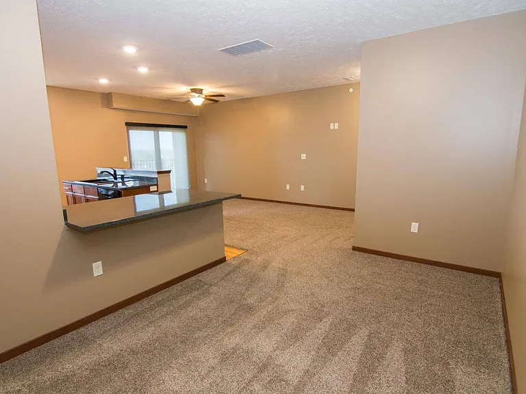 The Flats at 84 — Photo 93