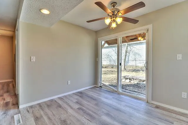 1512 Kings Way — Photo 20