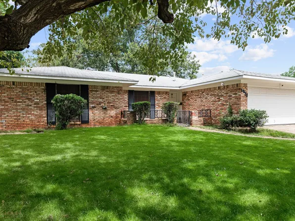 1921 Pluto Dr, Bossier City, LA 71112