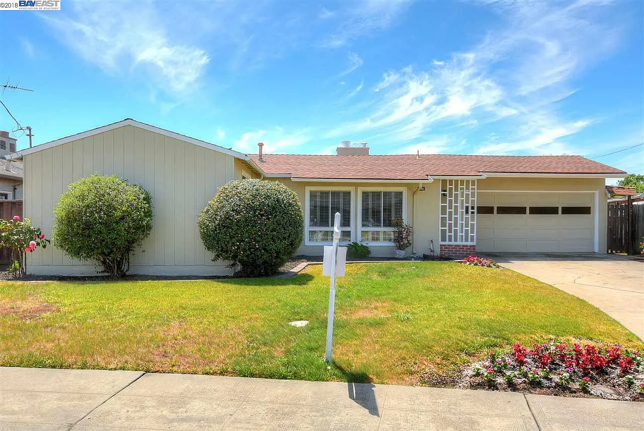 1363 Post Ave photo 1
