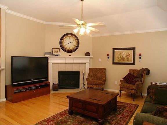 5th image of 5014 Wisteria Dr