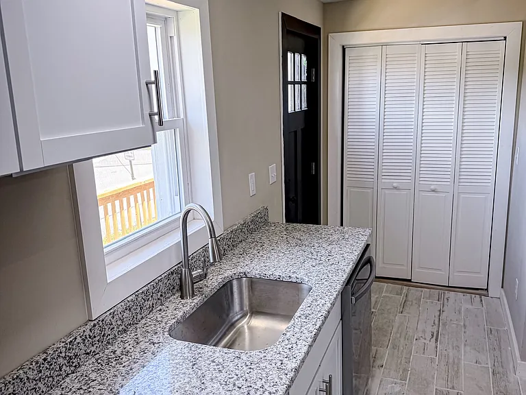181 Pine St #1 — Photo 3