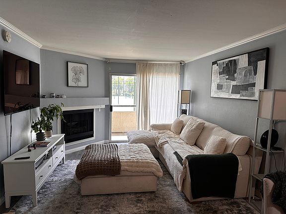 2nd image of 5565 Canoga Ave APT 113
