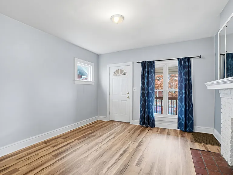 214 E Hudson St #212 — Photo 9