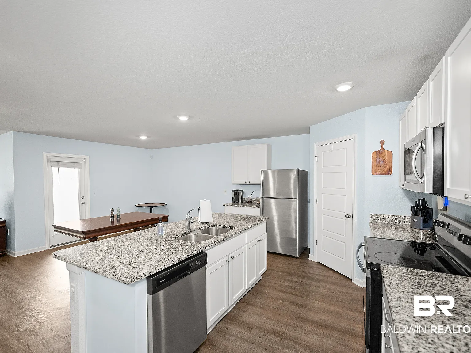 4 bed, 2.0 bath, 1768 sqft, $2,100 — Photo 2