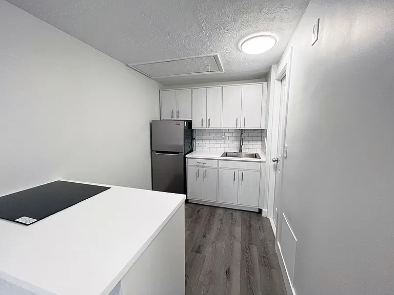 Pine Grove Apartments — Photo 36