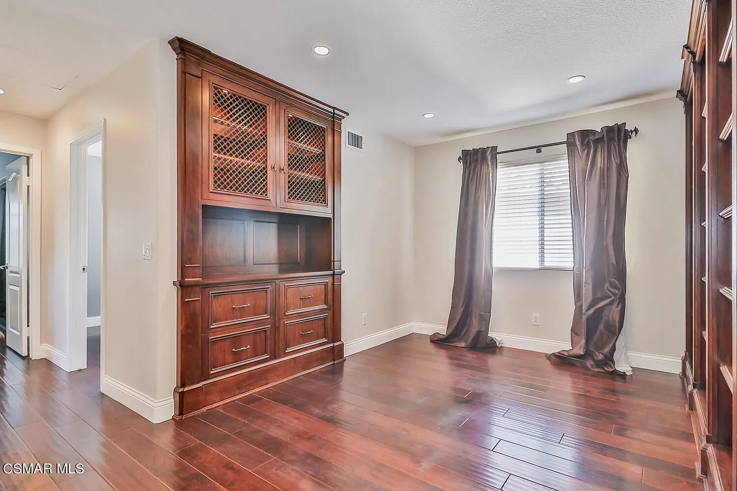 3 bed, 2.5 bath, 1806 sqft, $5,000 — Photo 3