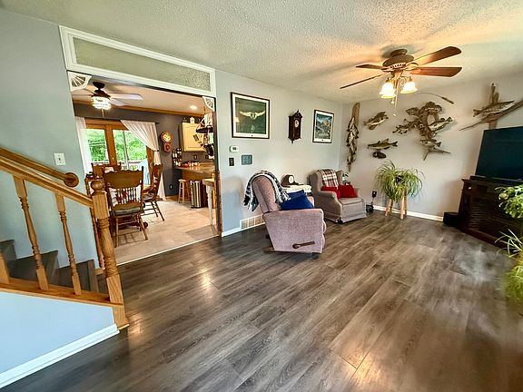 4th image of 1524 Jennifer Ave
